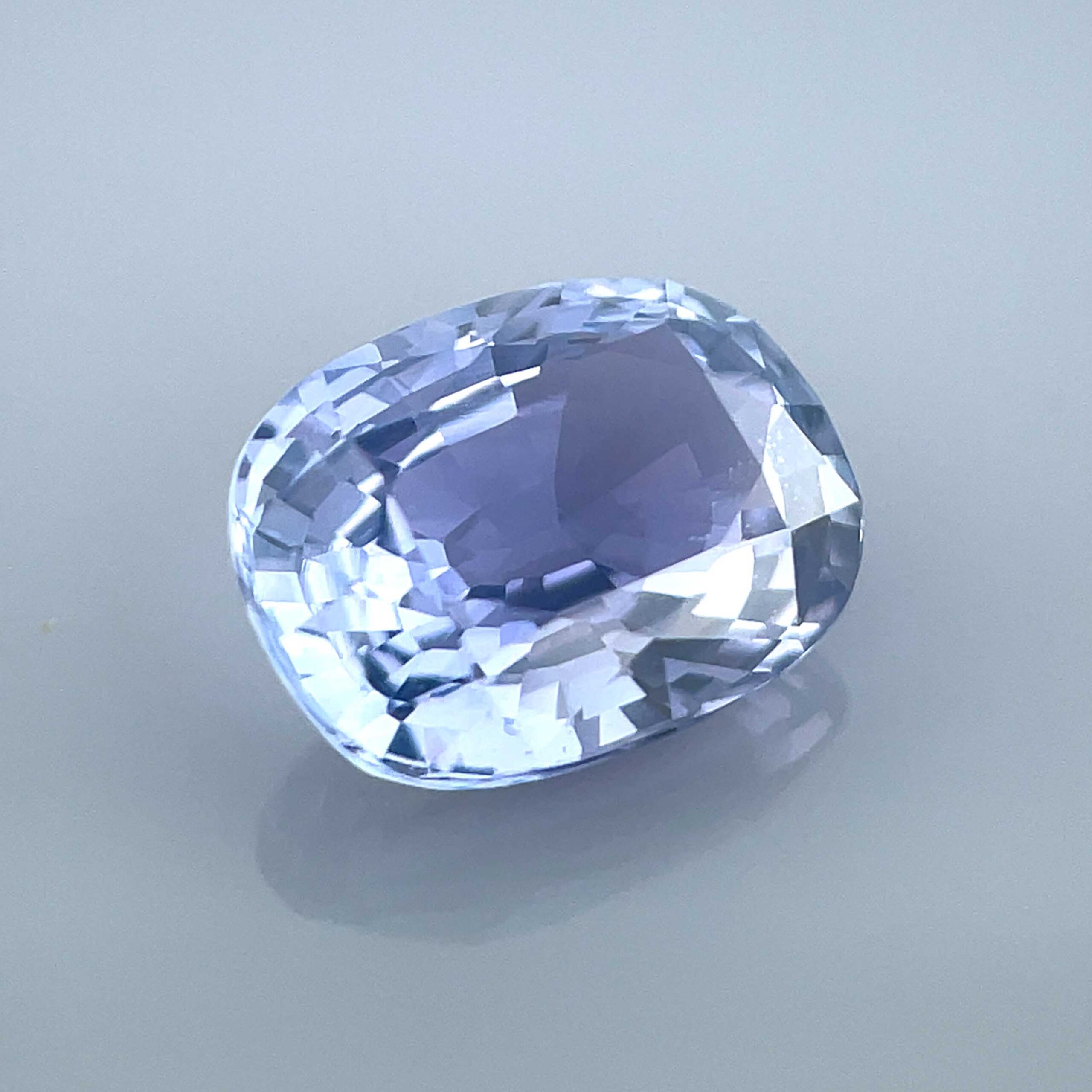 Saphir bleu violet 2.10 carat(s)