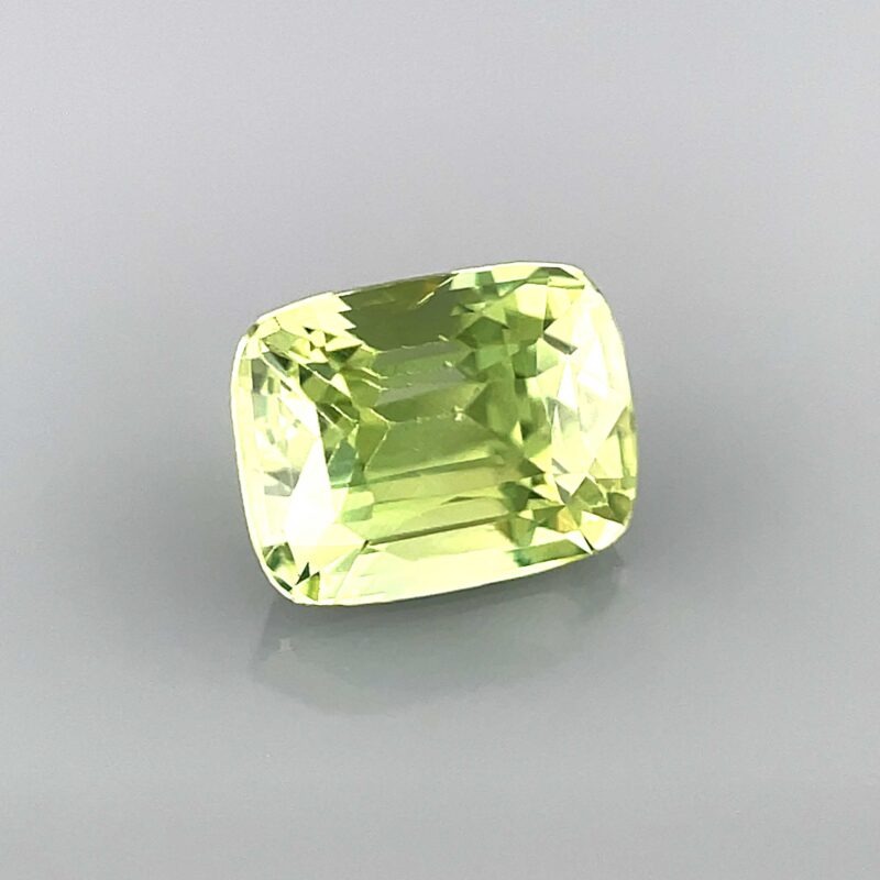 saphir jaune vert fond gris