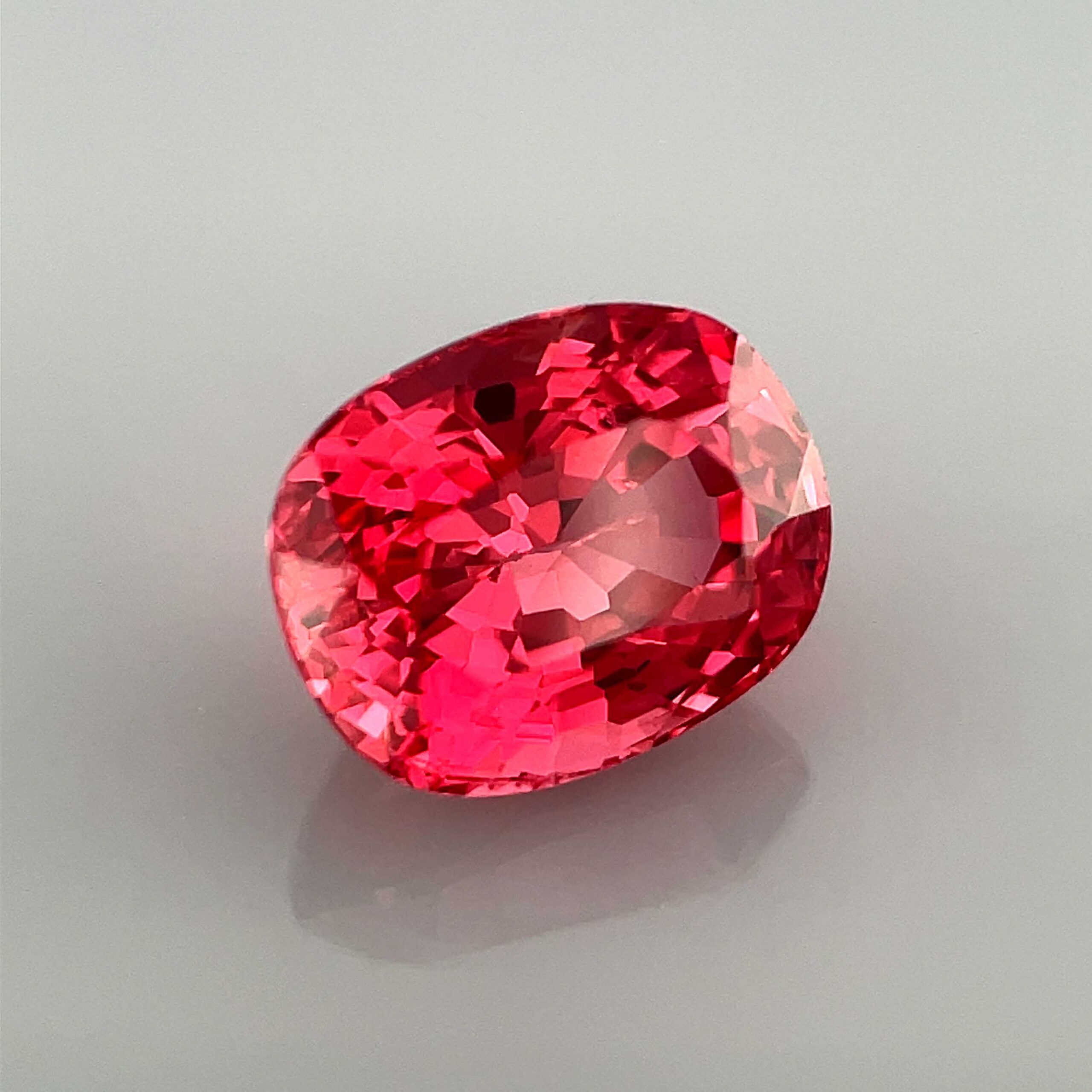 spinelle rouge rose coussin