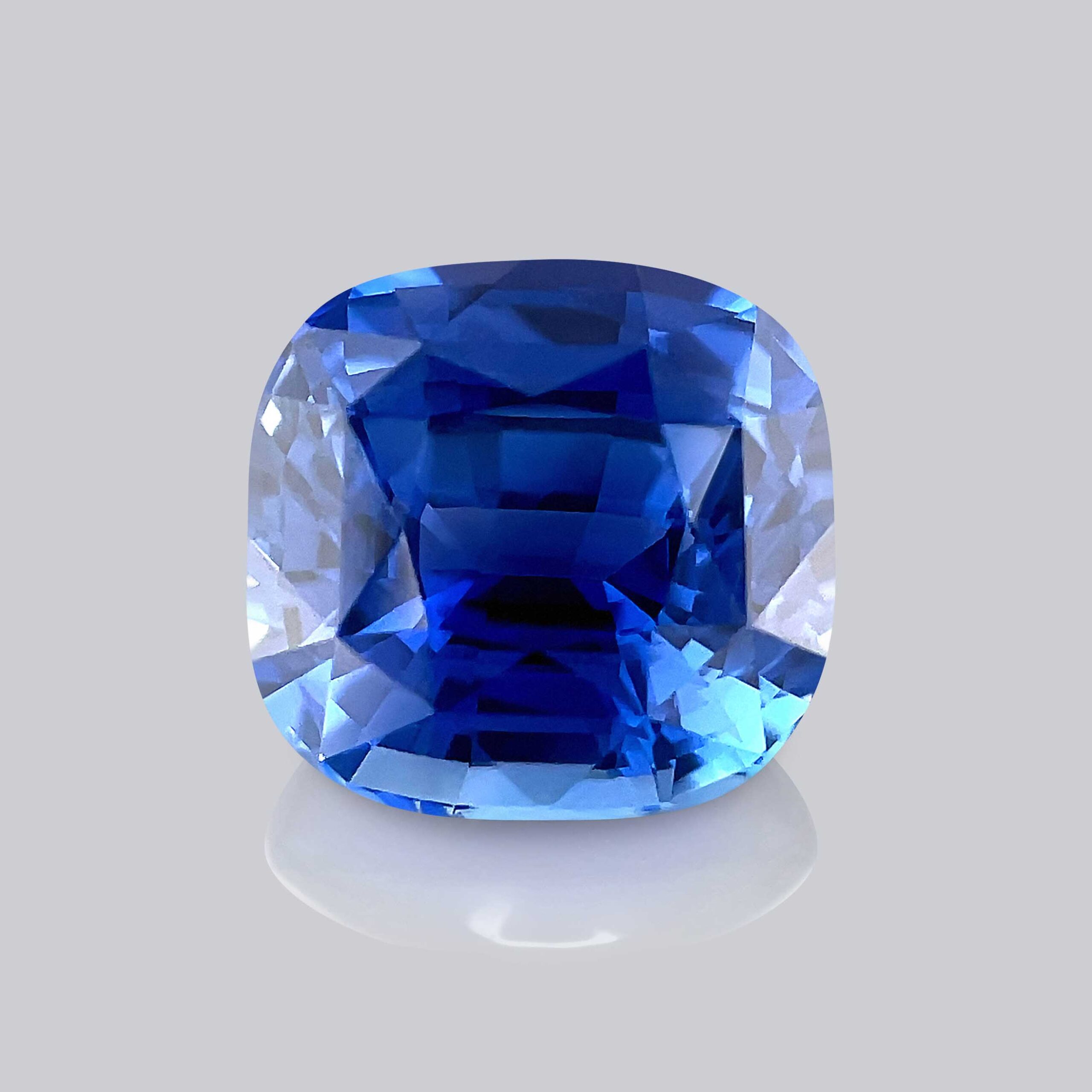 saphir bleu intense taille coussin