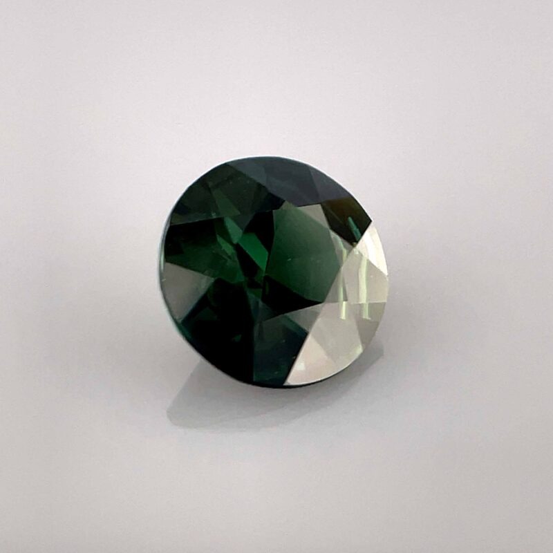 saphir vert rond fond gris