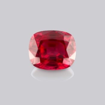 rubis rouge intense sang de pigeon coussin rare pierre précieuse rouge d'exception