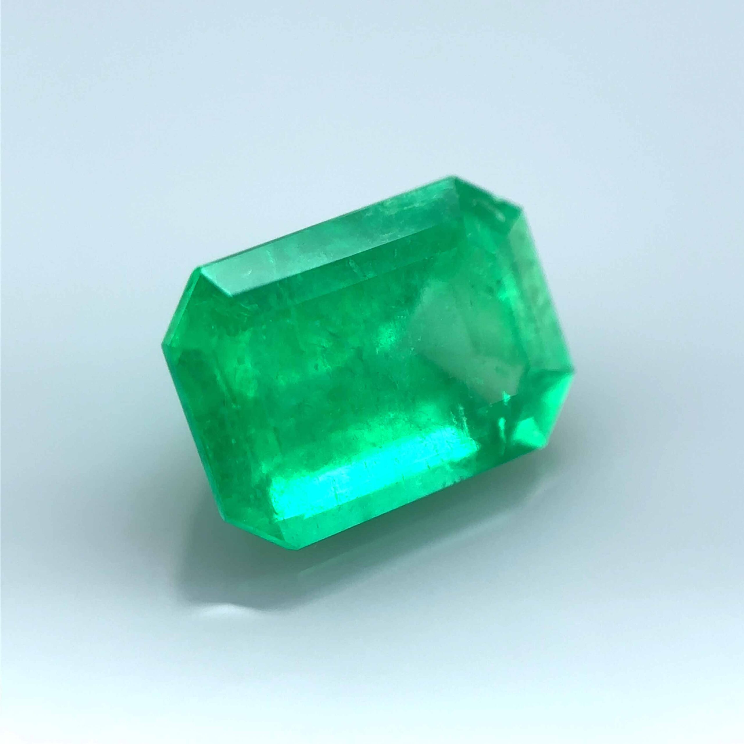vivid green emerald octogonal colombian certified mygem